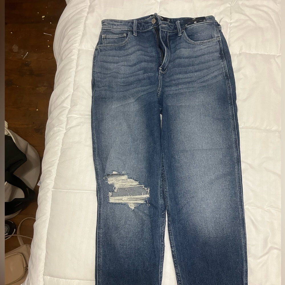 Hollister Ultra High Rise Mom Jeans